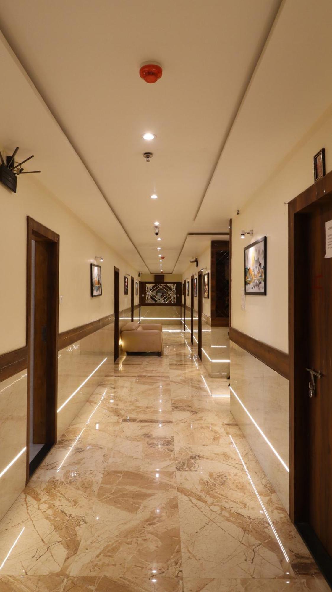 होटल Bkc Prime - Near Us Consulate 3*